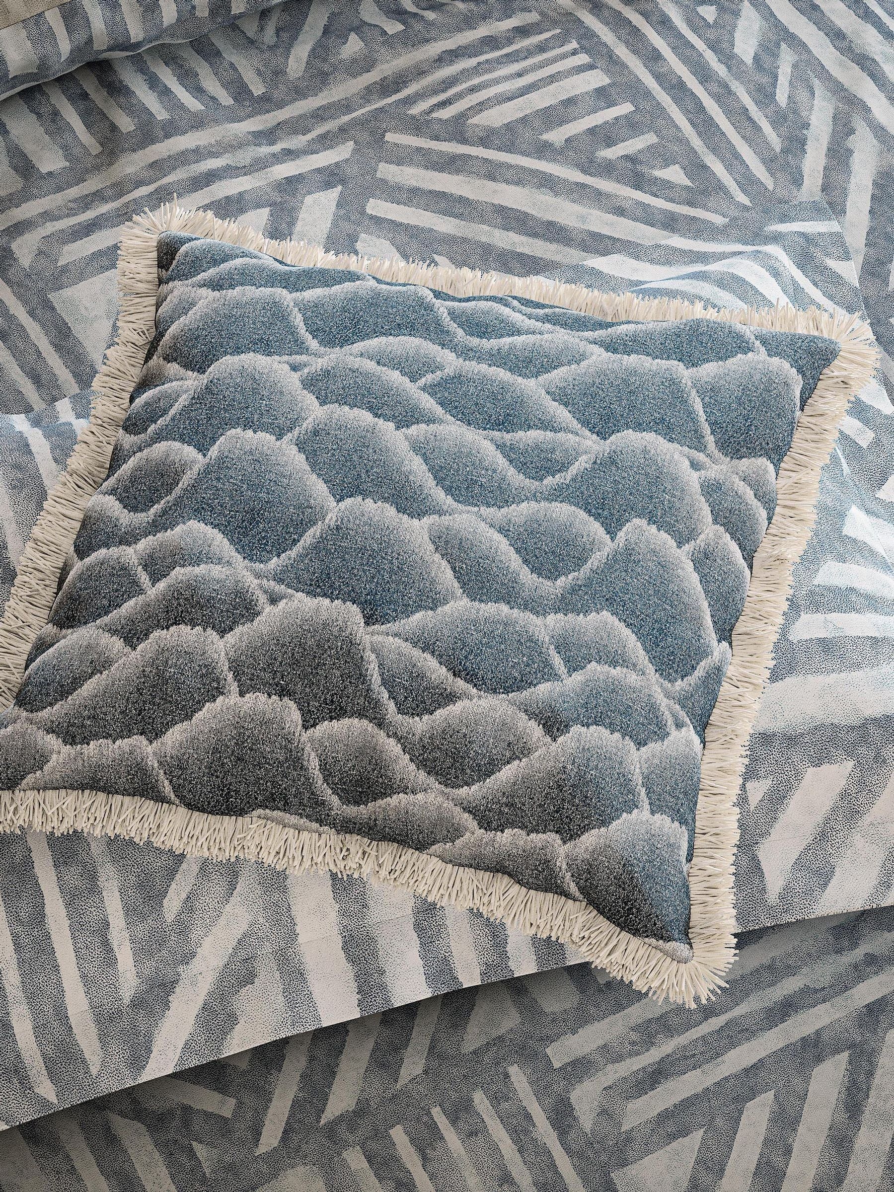 Harlequin Sapphire Zuni cushion 45x45 cm, UK version