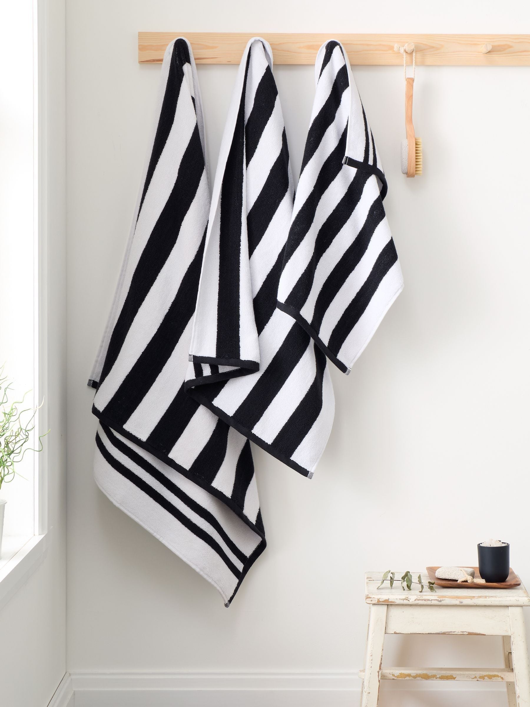 Bianca Black Reversible Stripe Jacquard Towel