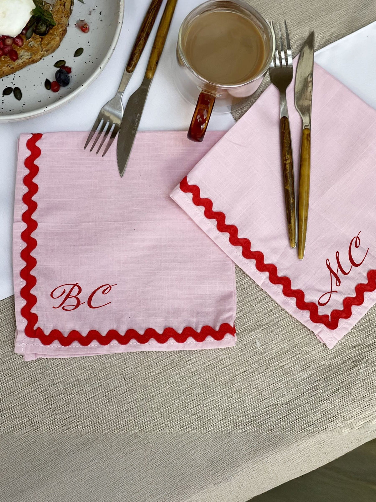 Solesmith scalloped napkin pink red 40x40 cm (British brand)