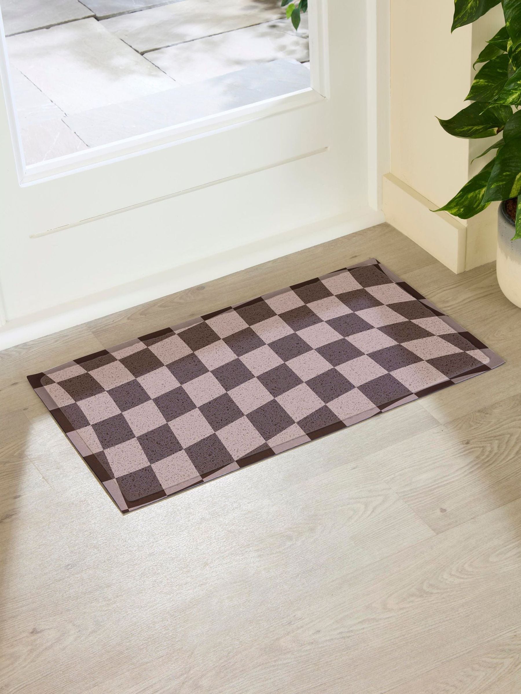 Artsy Mats brown wavey checkerboard PVC doormat 70x40cm - British product
