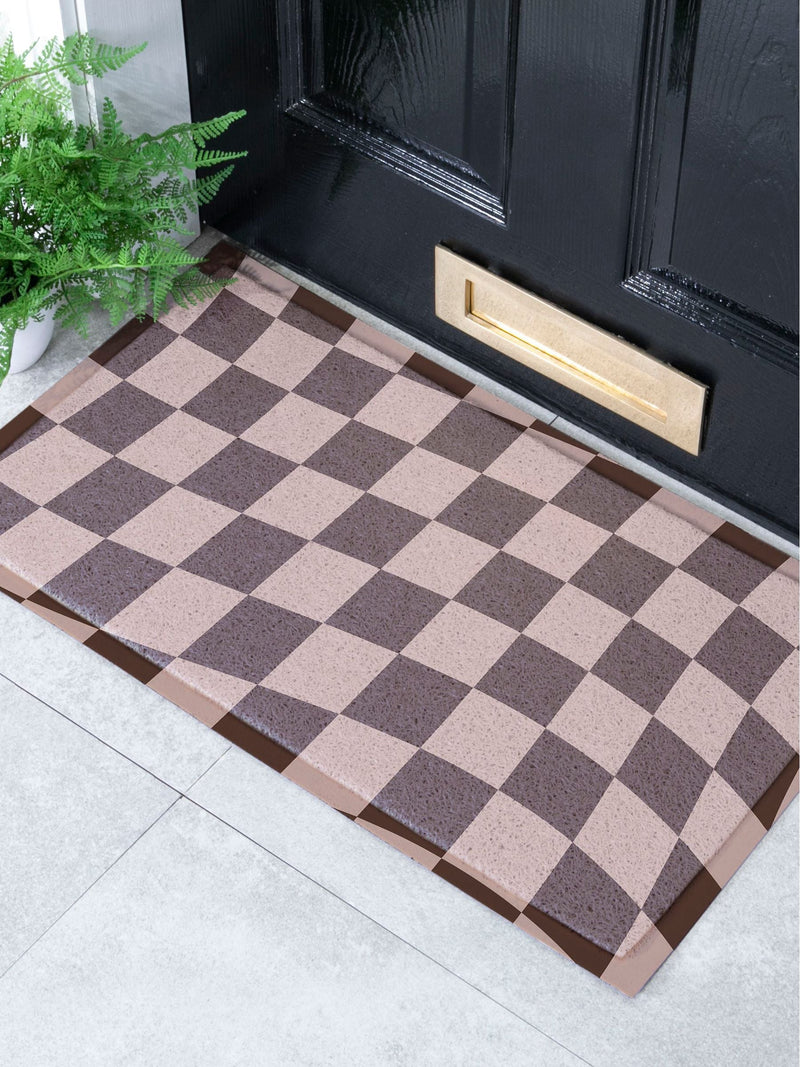 Artsy Mats brown wavey checkerboard PVC doormat 70x40cm - British product