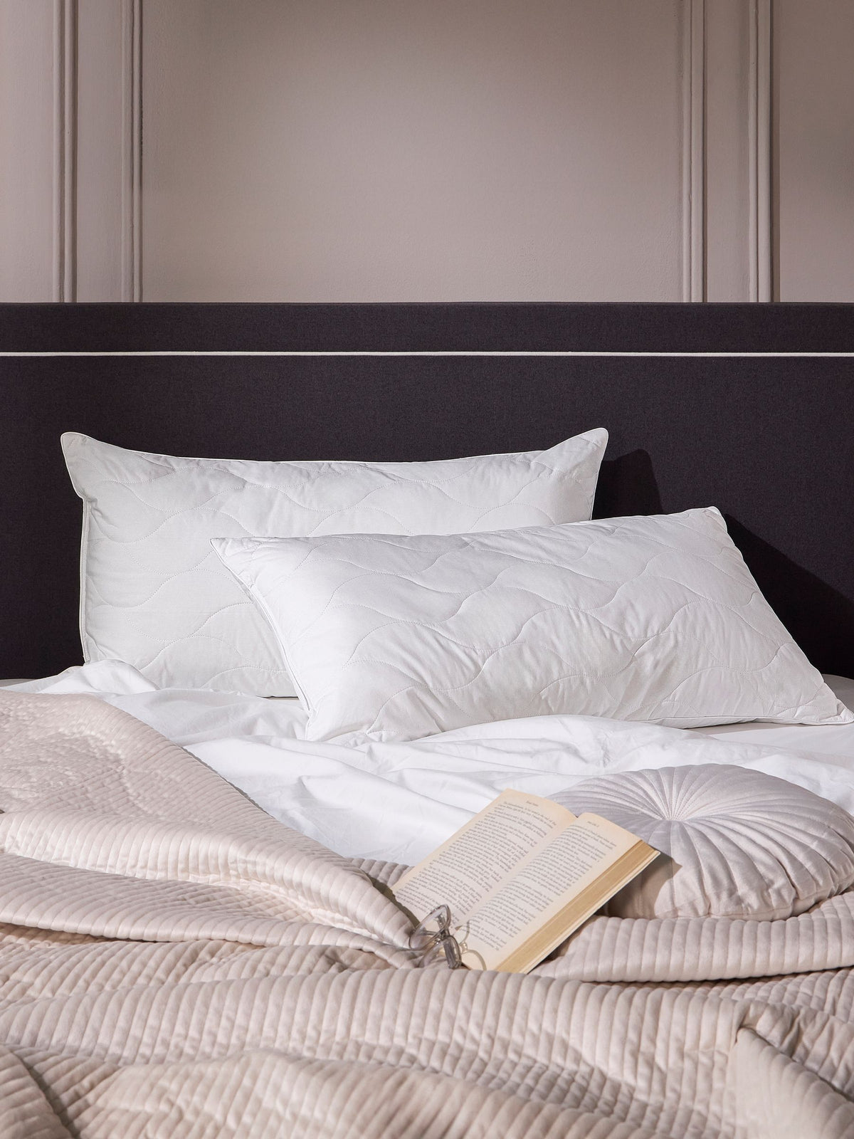 Snuggledown Hotel kingsize firm side sleeper pillow, UK version