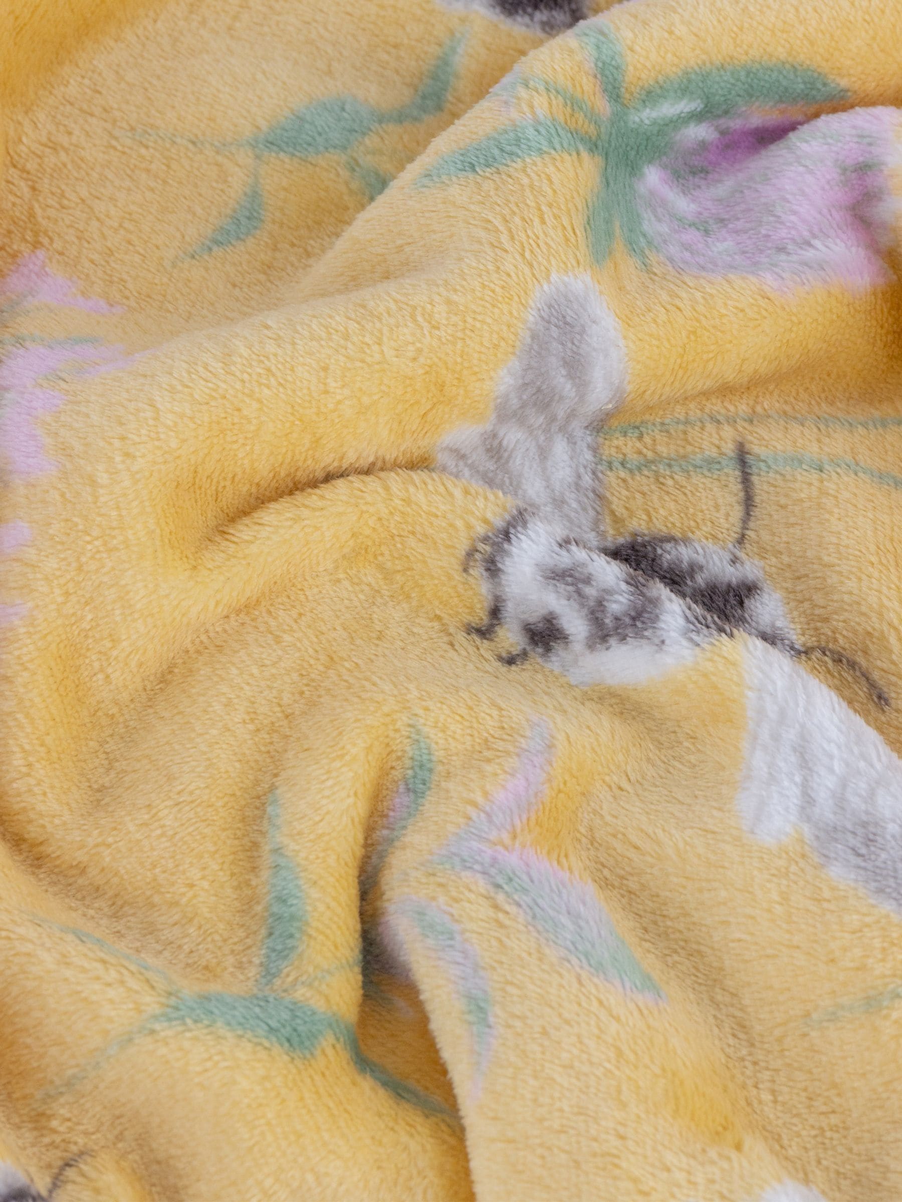 Furn fleece throw with bee pattern 130x150cm (British brand)