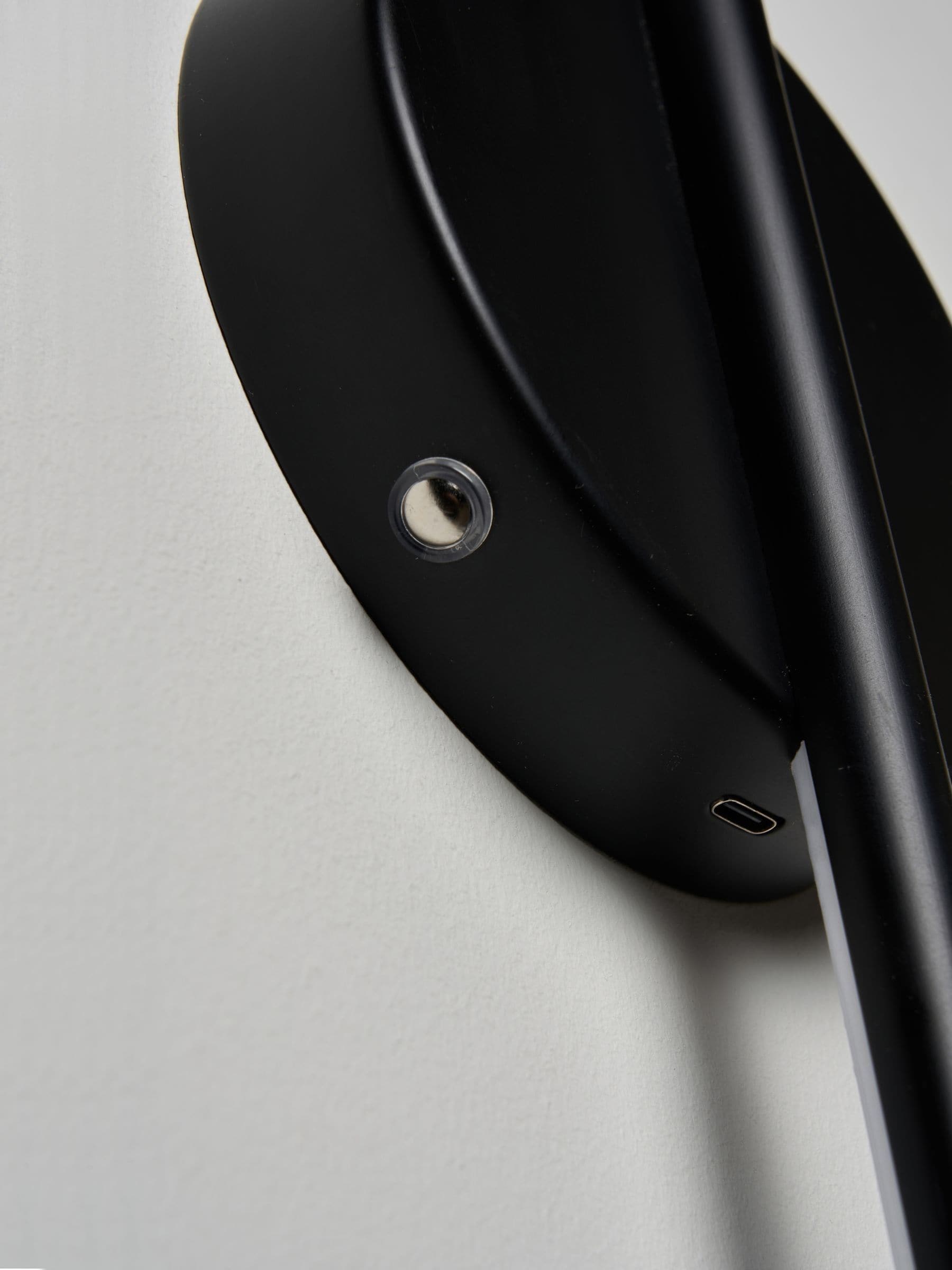 BHS USB-C rechargeable wall light 60cm - British product