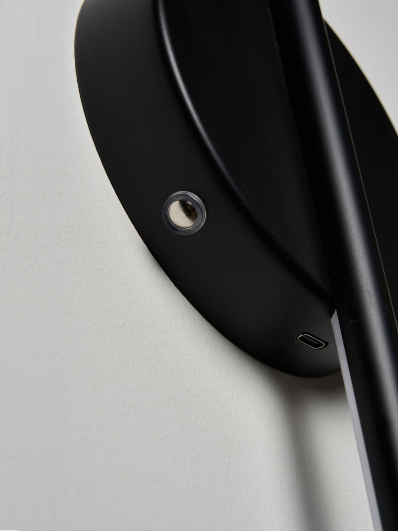 BHS USB-C rechargeable wall light 60cm - British product