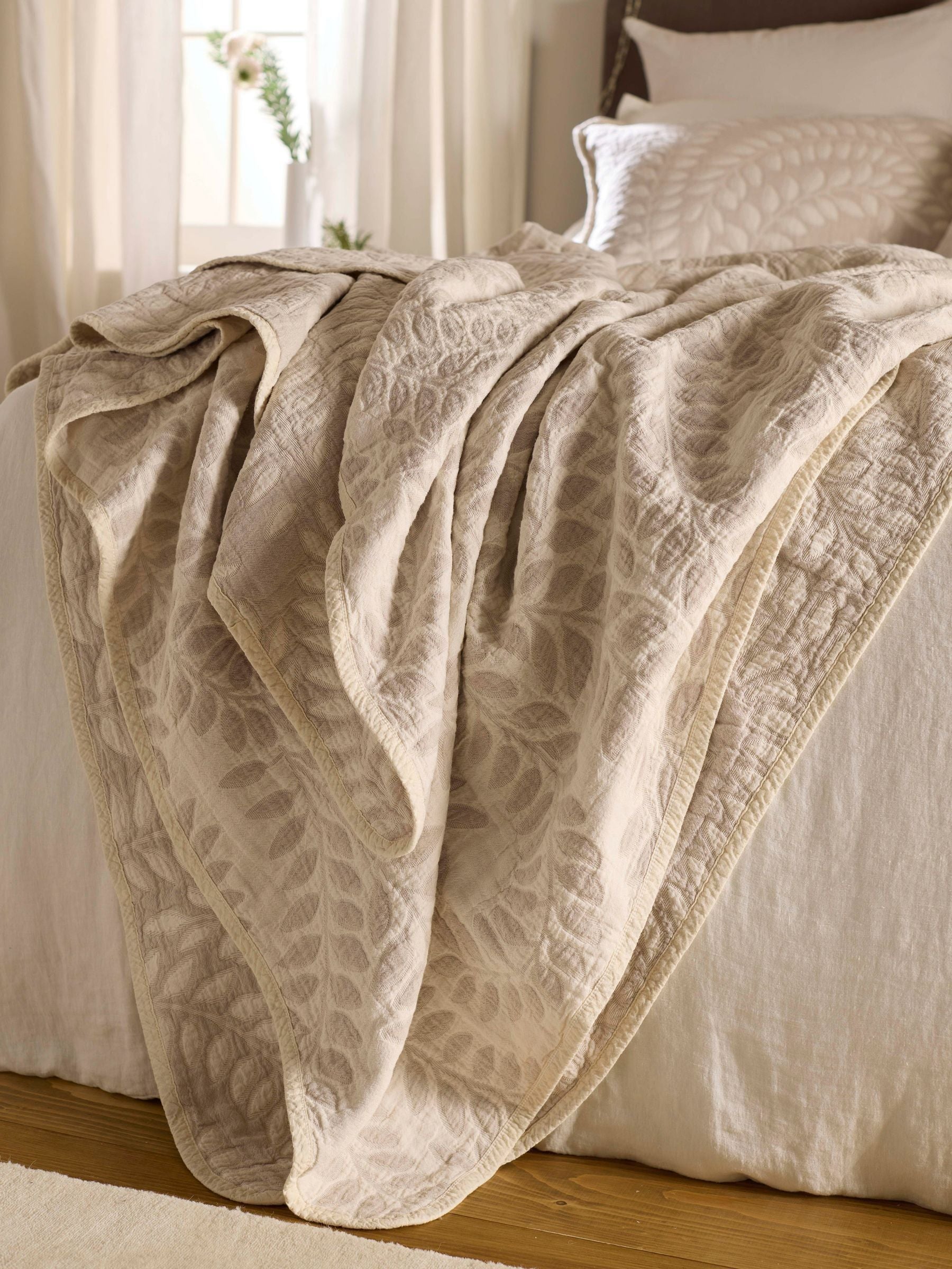 Secret Linen Store Annie quilted throw 230x260cm, UK version