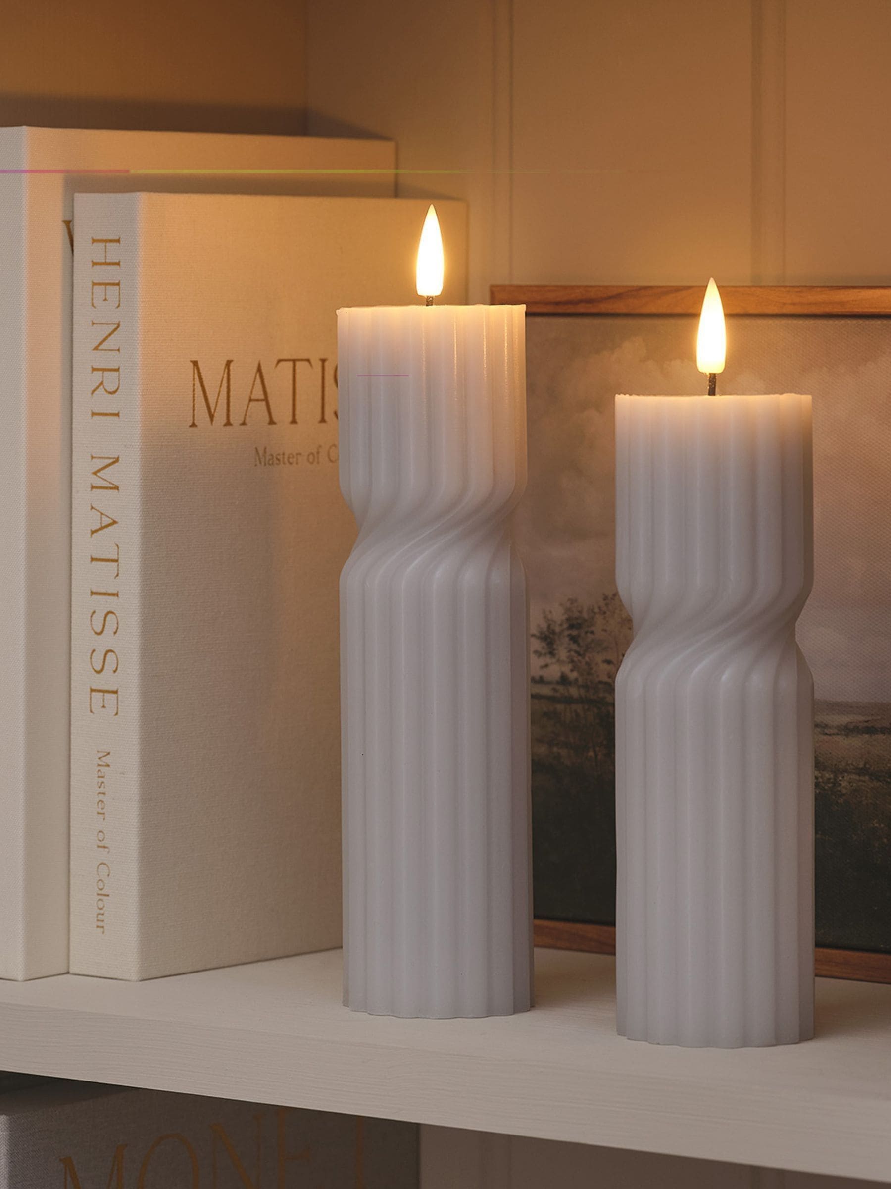 Lights4fun set of 2 twisted pillar candles 17.5cm (British brand)