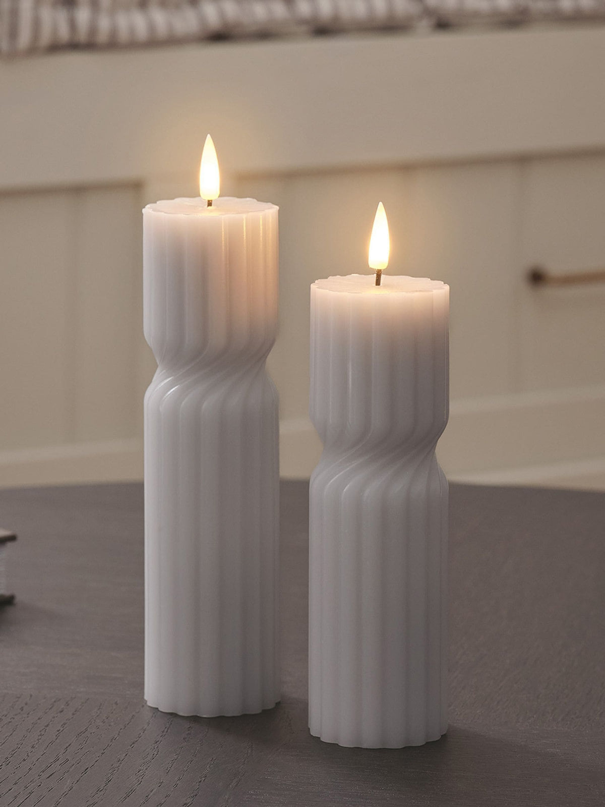 Lights4fun set of 2 twisted pillar candles 17.5cm (British brand)