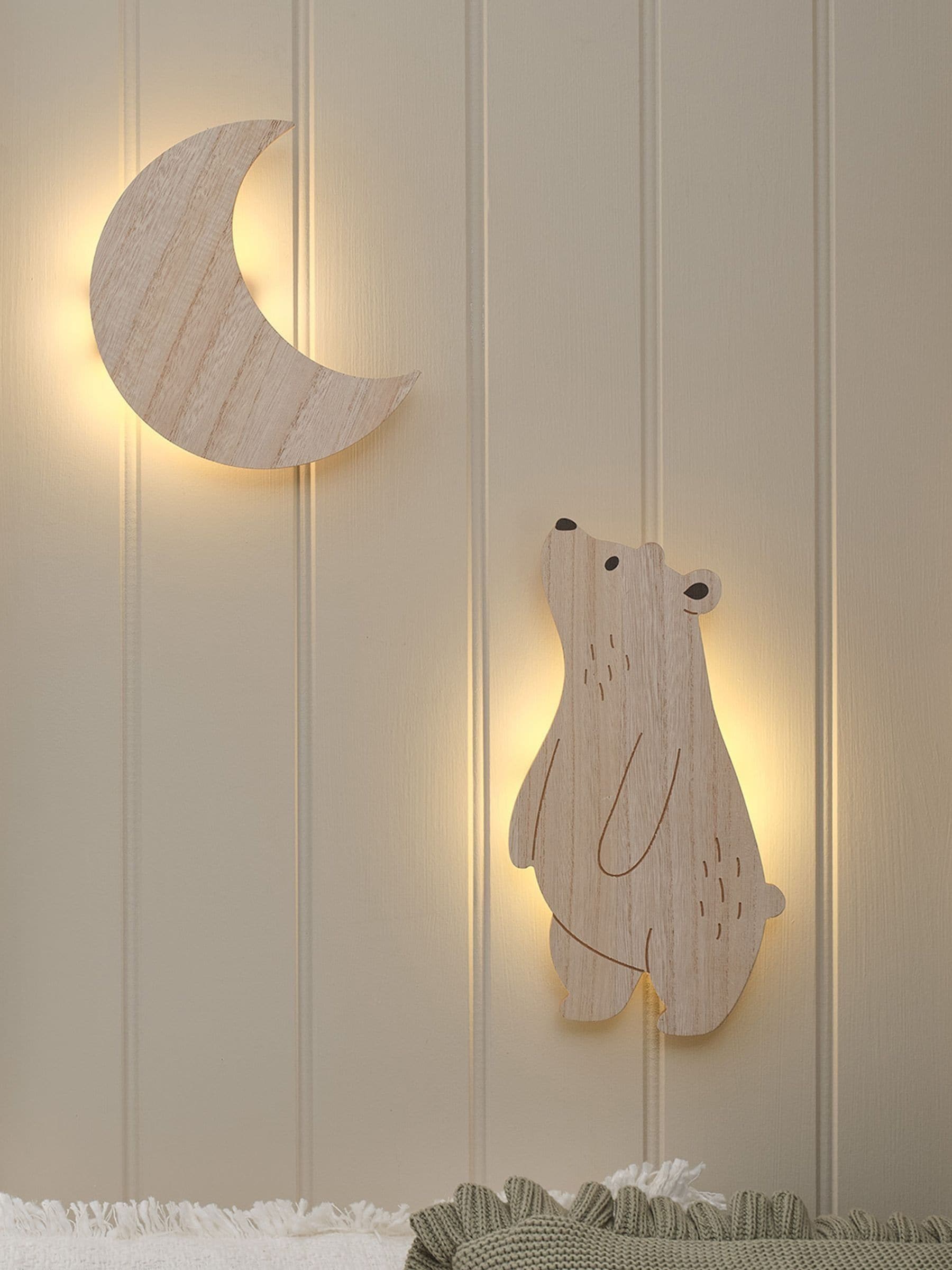 Lights4fun moon wall light 20cm, UK version