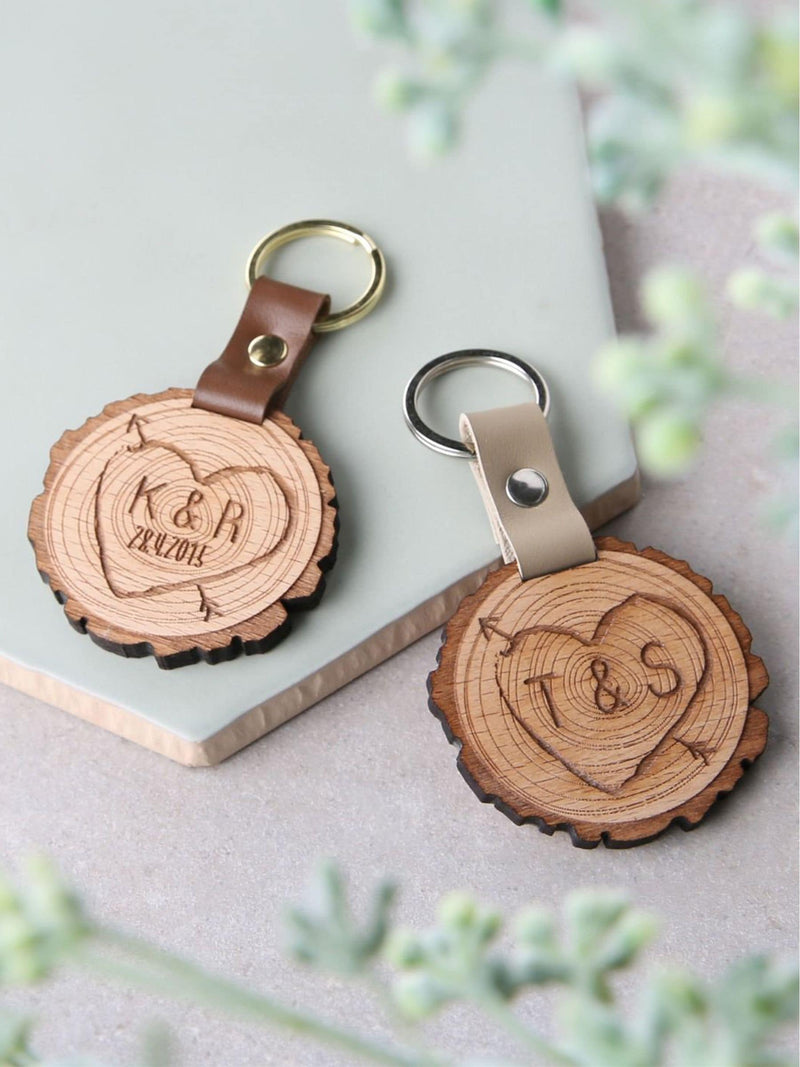 No Ordinary Gift tree slice keyring with engraved initials - British product