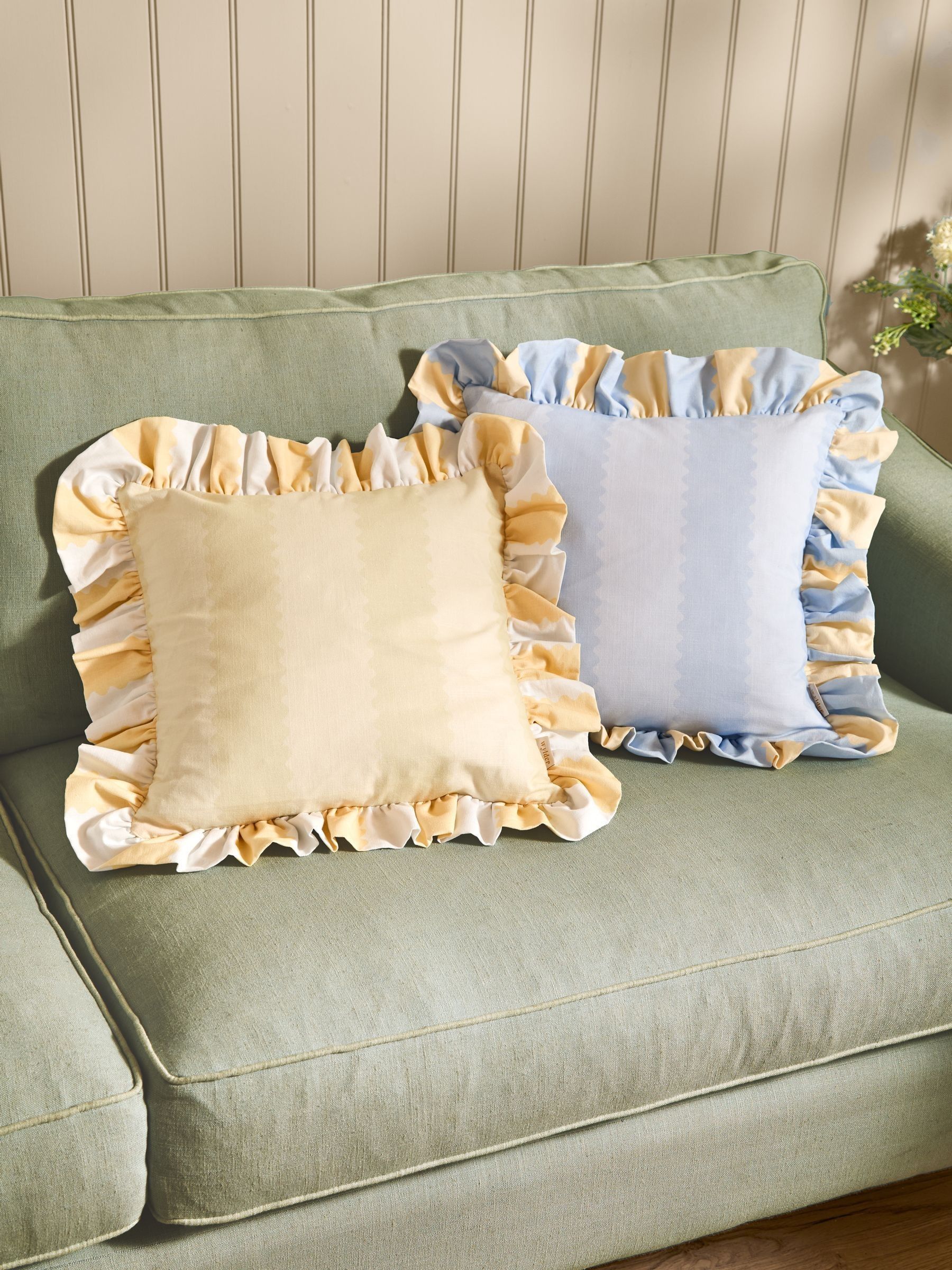 Wylder cotton slub cushion with ruffle trim 45x45cm (British brand)