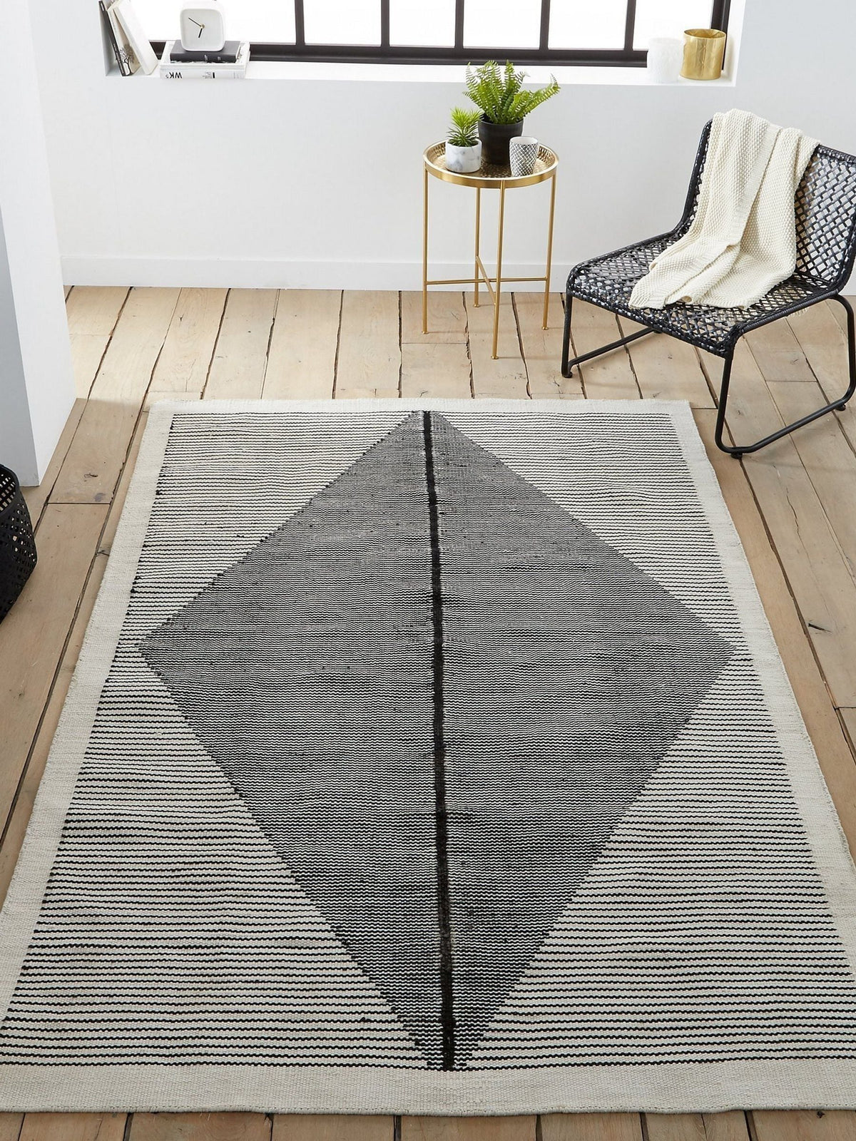 La Redoute Intérieurs Loscan black ecru flat weave kilim rug (British brand)