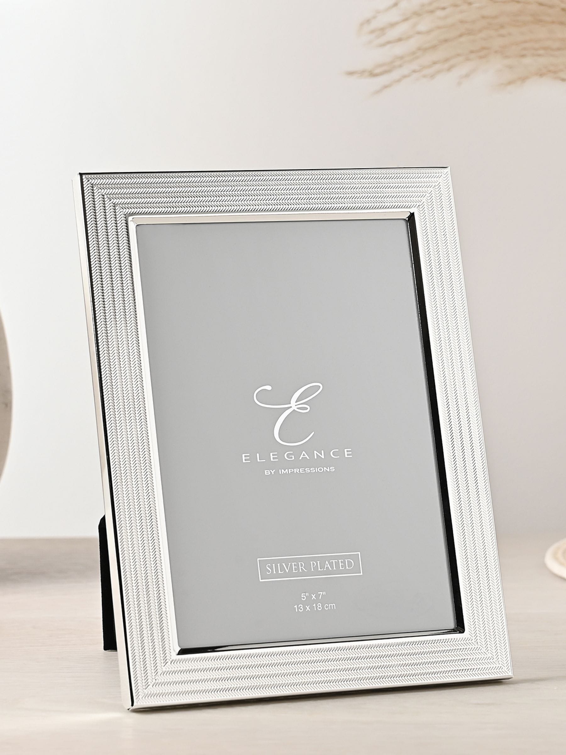 Widdop silverplated photo frame textured surface 5x7 inch, UK version