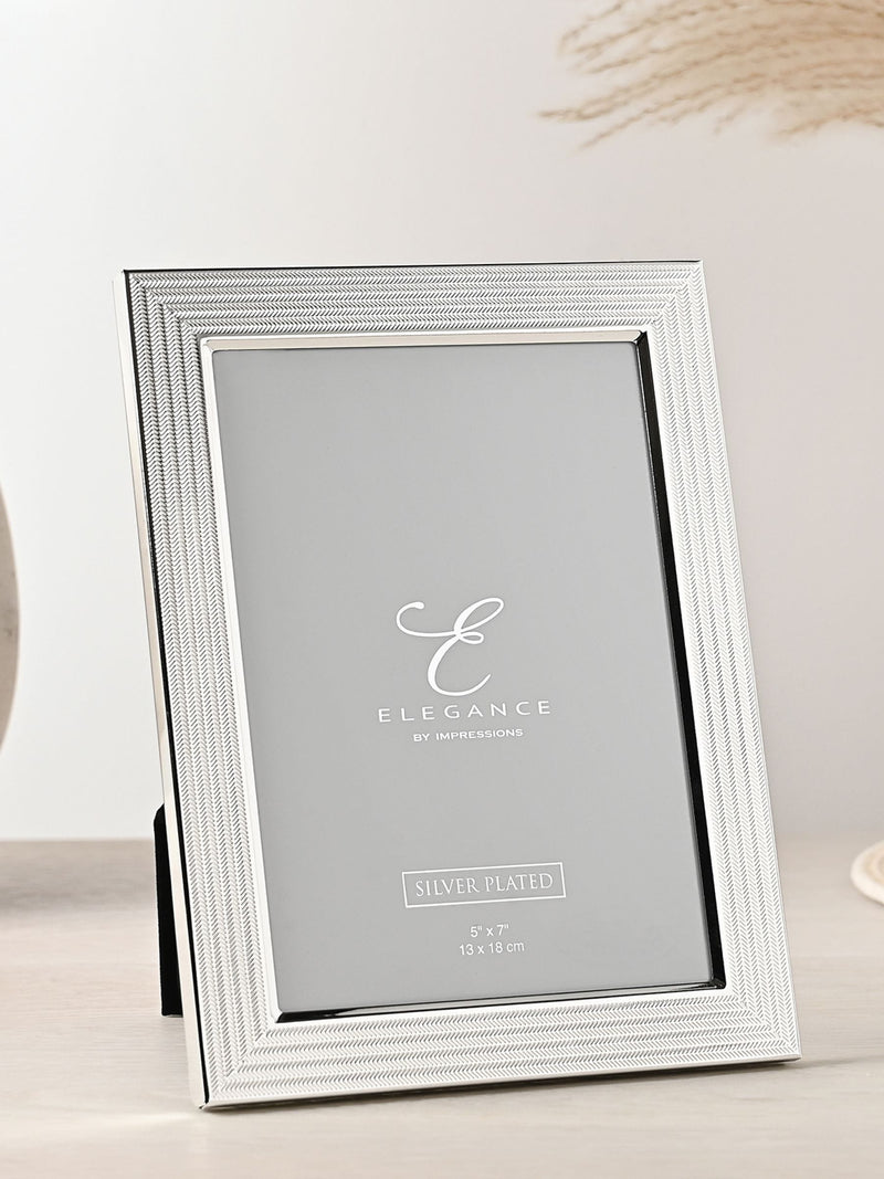 Widdop silverplated photo frame textured surface 5x7 inch, UK version
