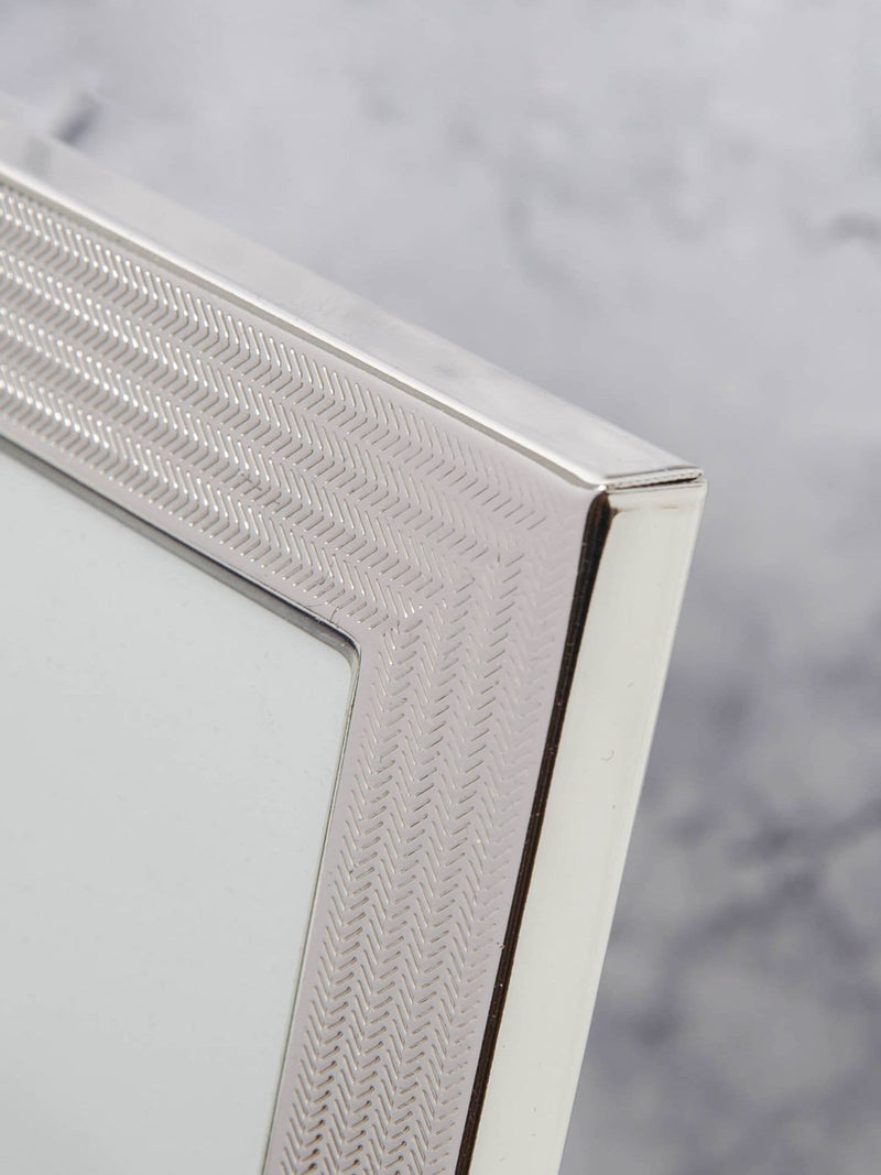 Widdop silverplated photo frame textured surface 5x7 inch, UK version