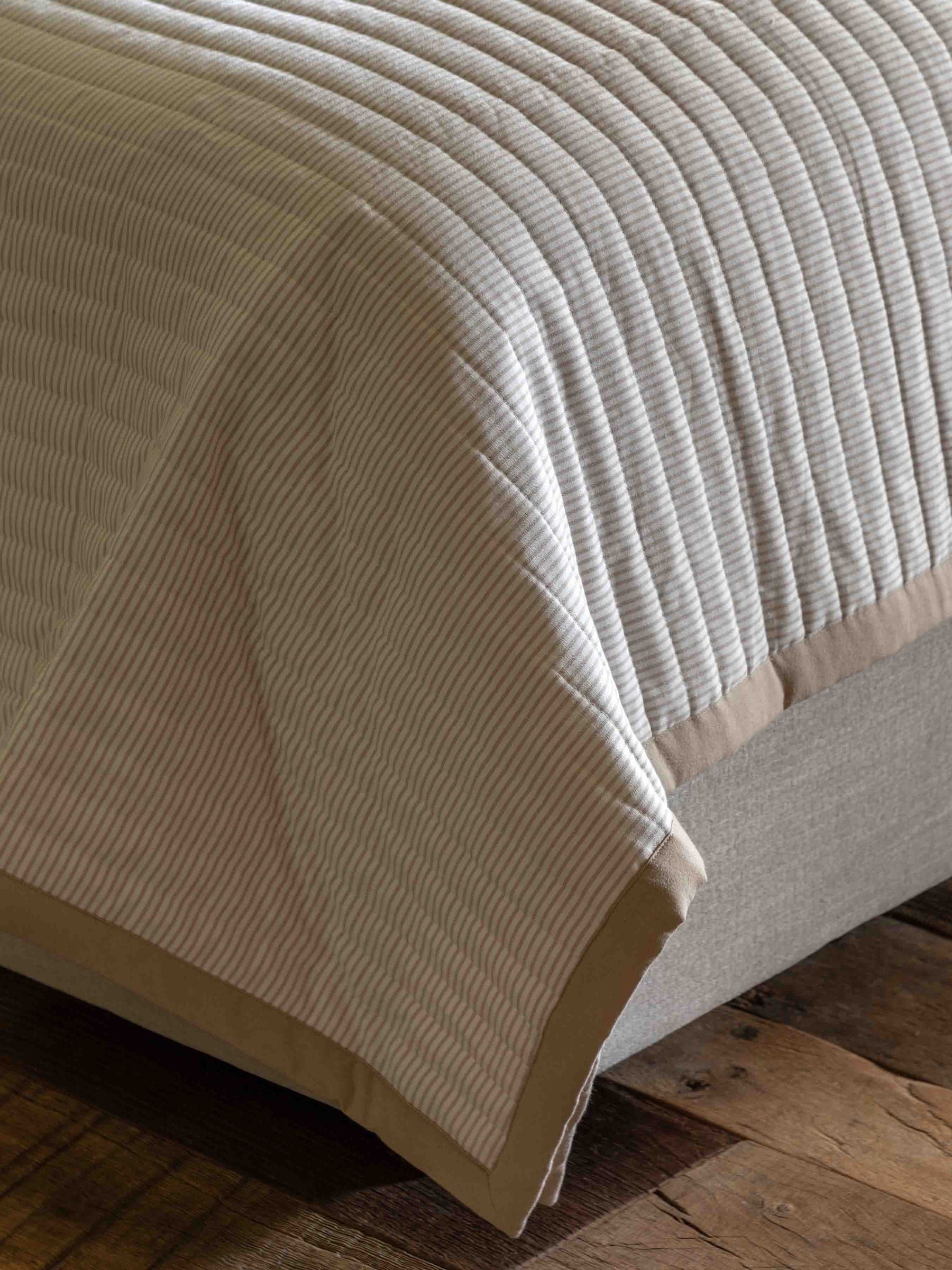Gallery Home Natural Orchard quilted bedspread 2600x2400mm (British brand)