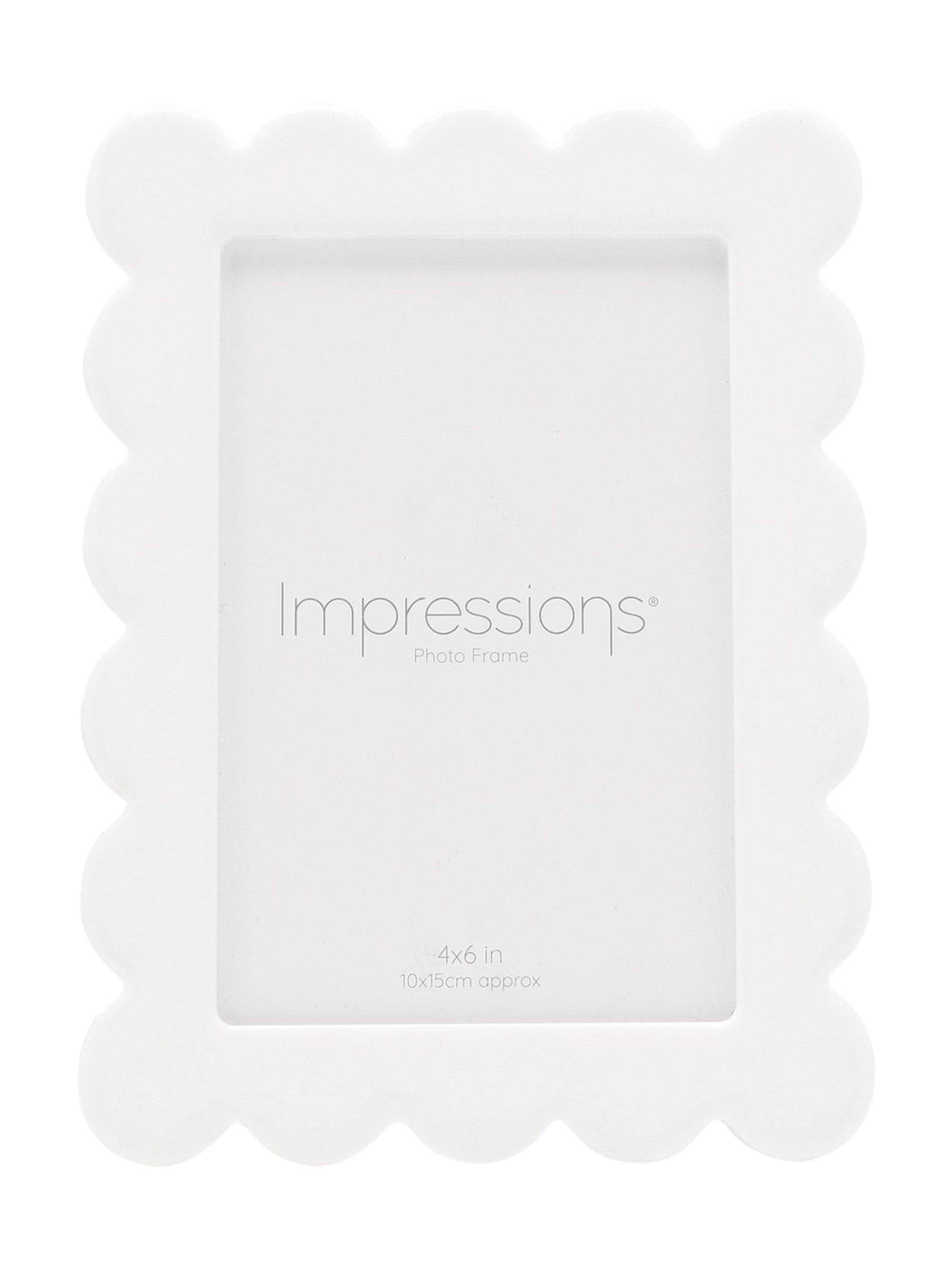 Widdop white scalloped photo frame 4x6 (British brand)