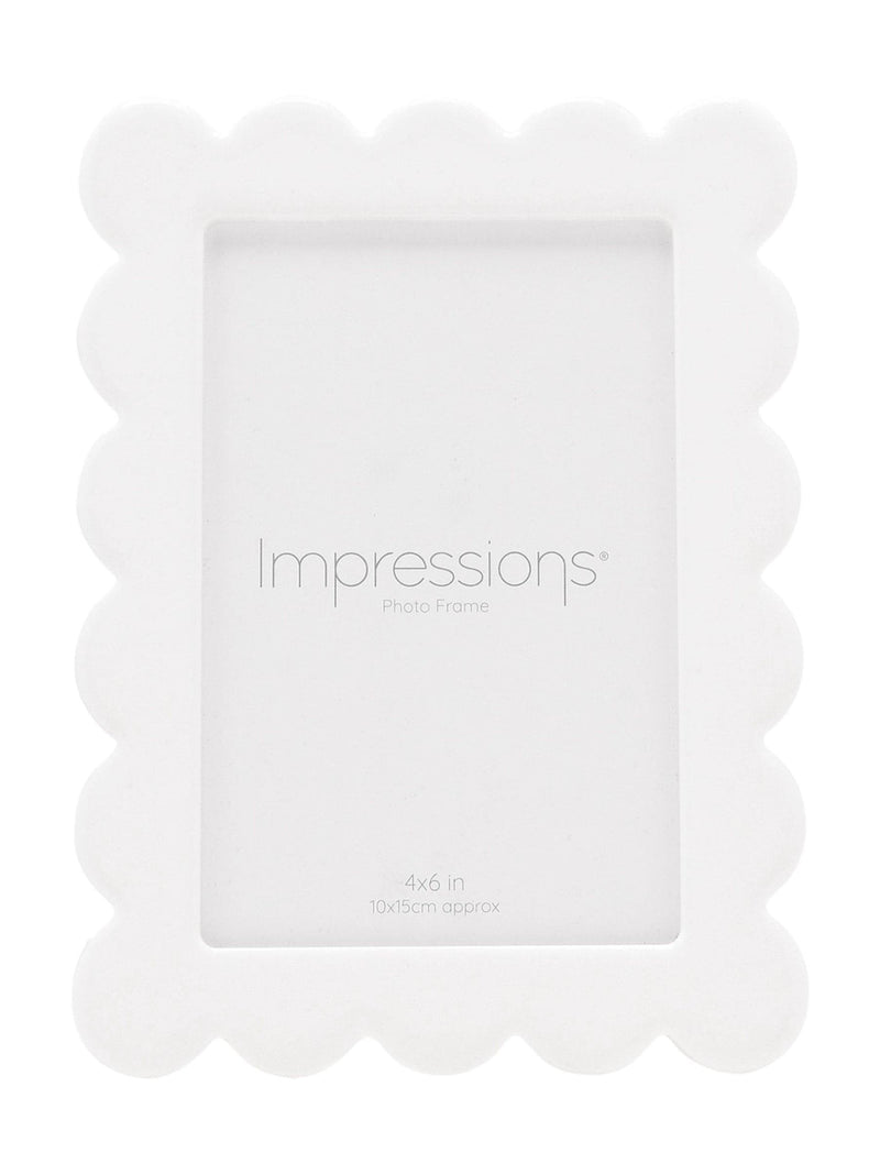 Widdop white scalloped photo frame 4x6 (British brand)