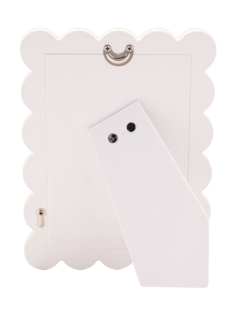 Widdop white scalloped photo frame 4x6 (British brand)