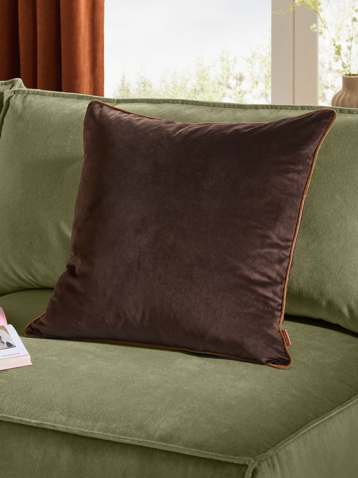 Furn cushion chocolate caramel 55x55cm, imported from the UK