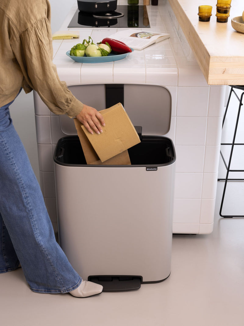 Brabantia soft grey Bo pedal bin 60L, UK version