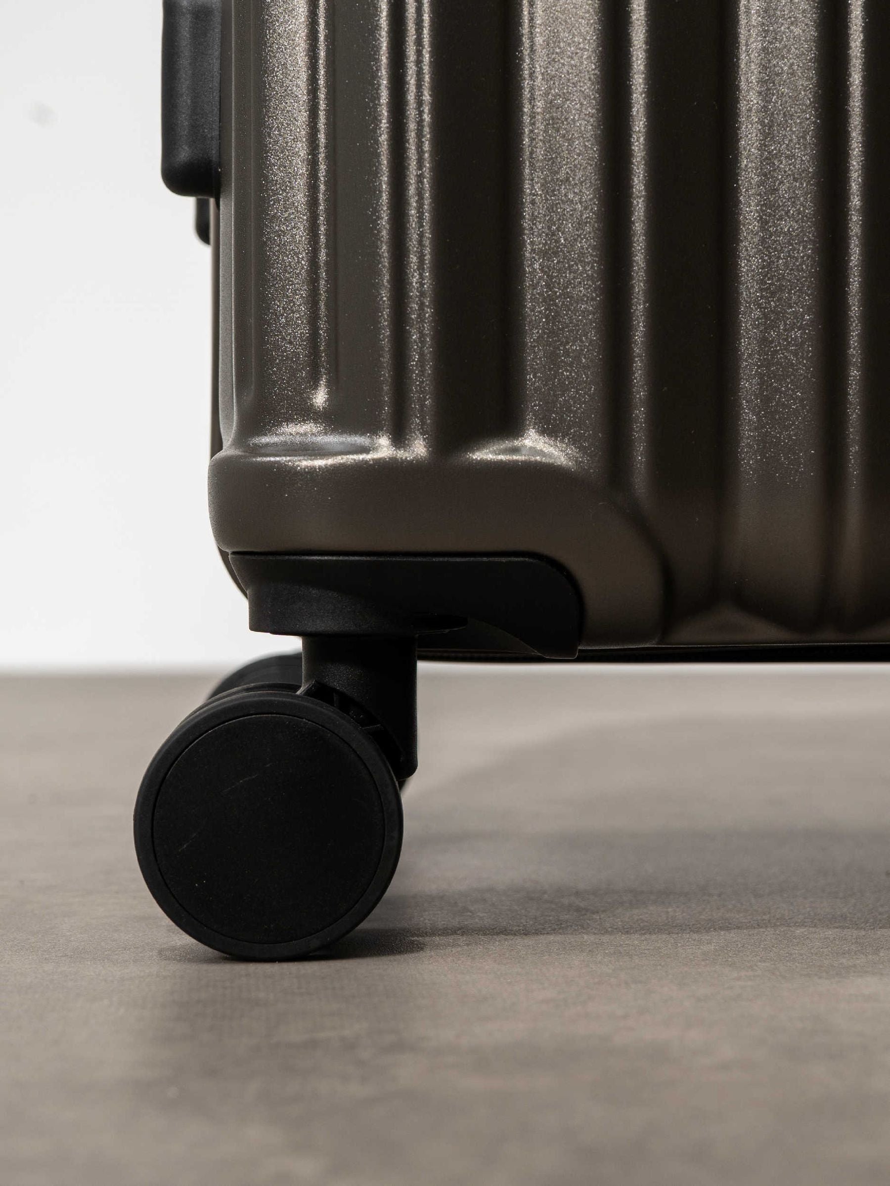 Rock Luggage Grey Rock Luna Medium Suitcase