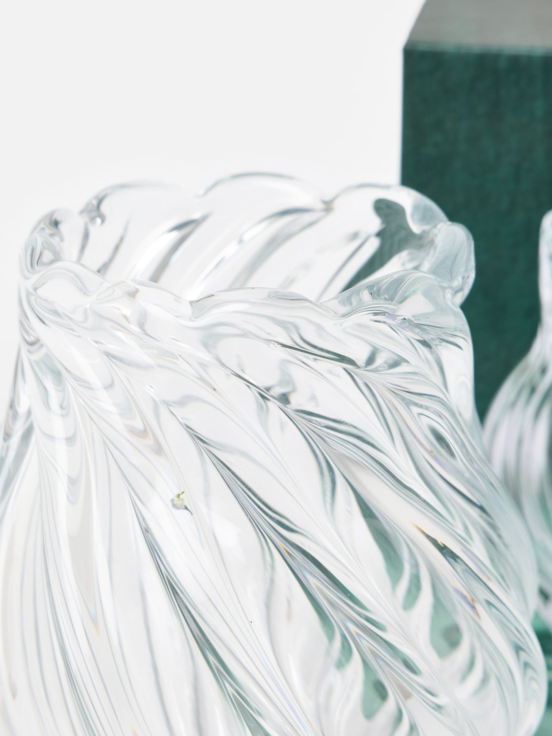 Oliver Bonas clear glass vase swirl pattern 22cm - British product