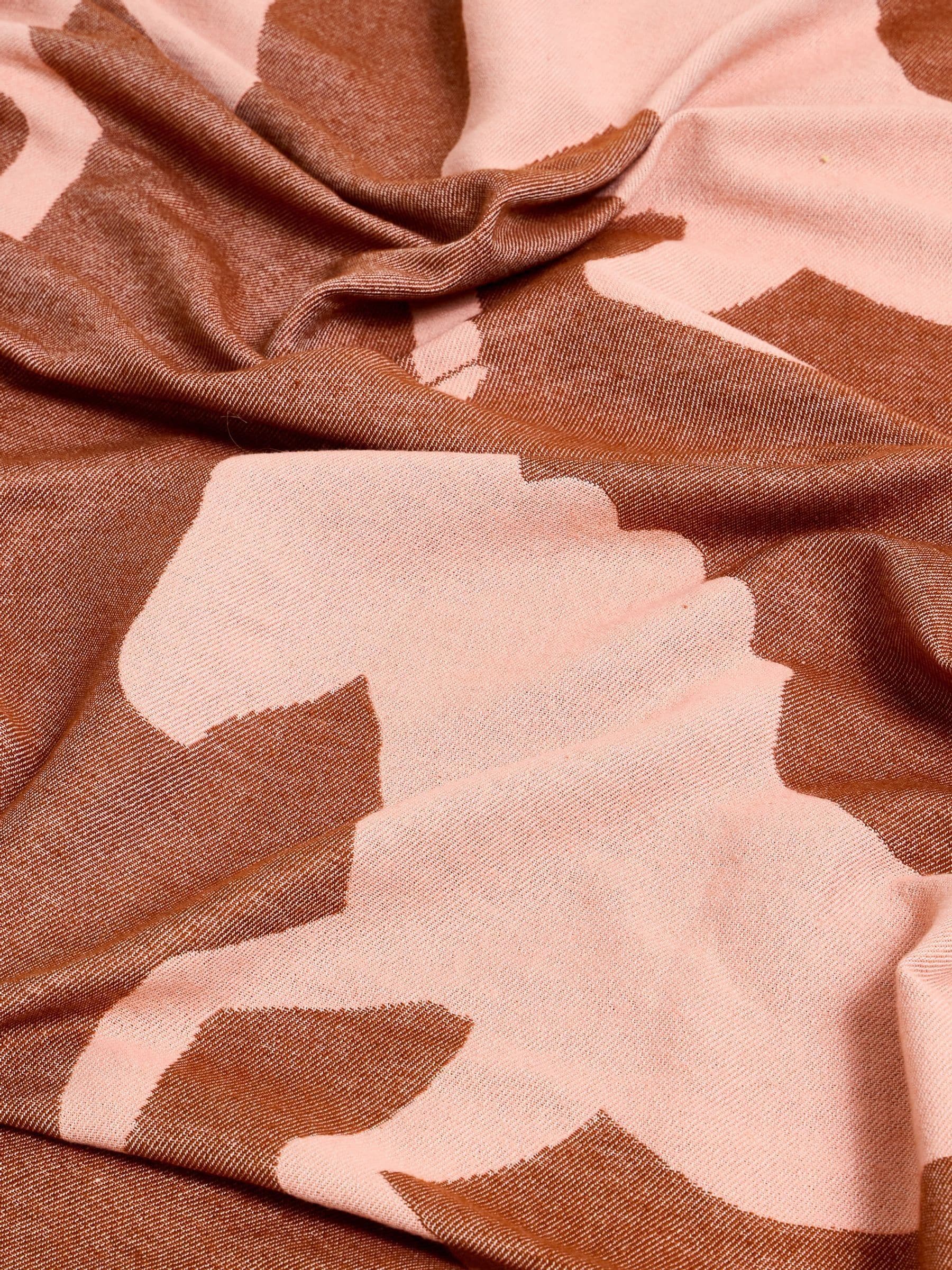 Oliver Bonas pink jacquard horse throw polyester, UK version