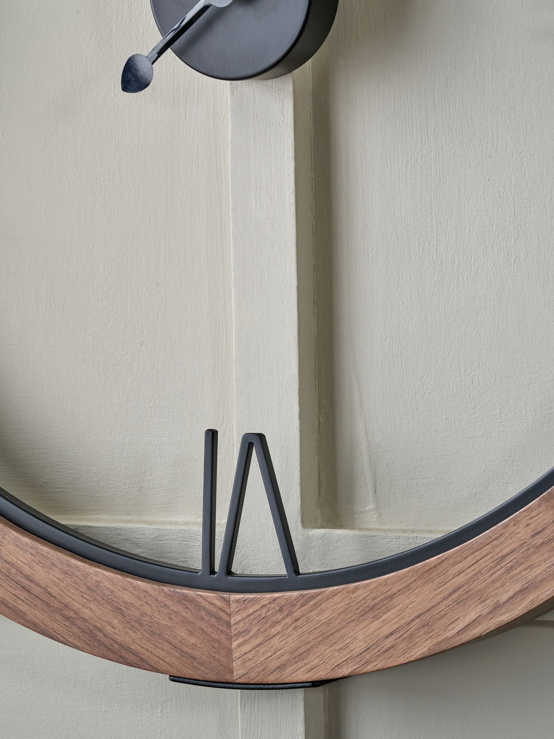 Vermont wall clock light walnut veneer 80cm, UK version