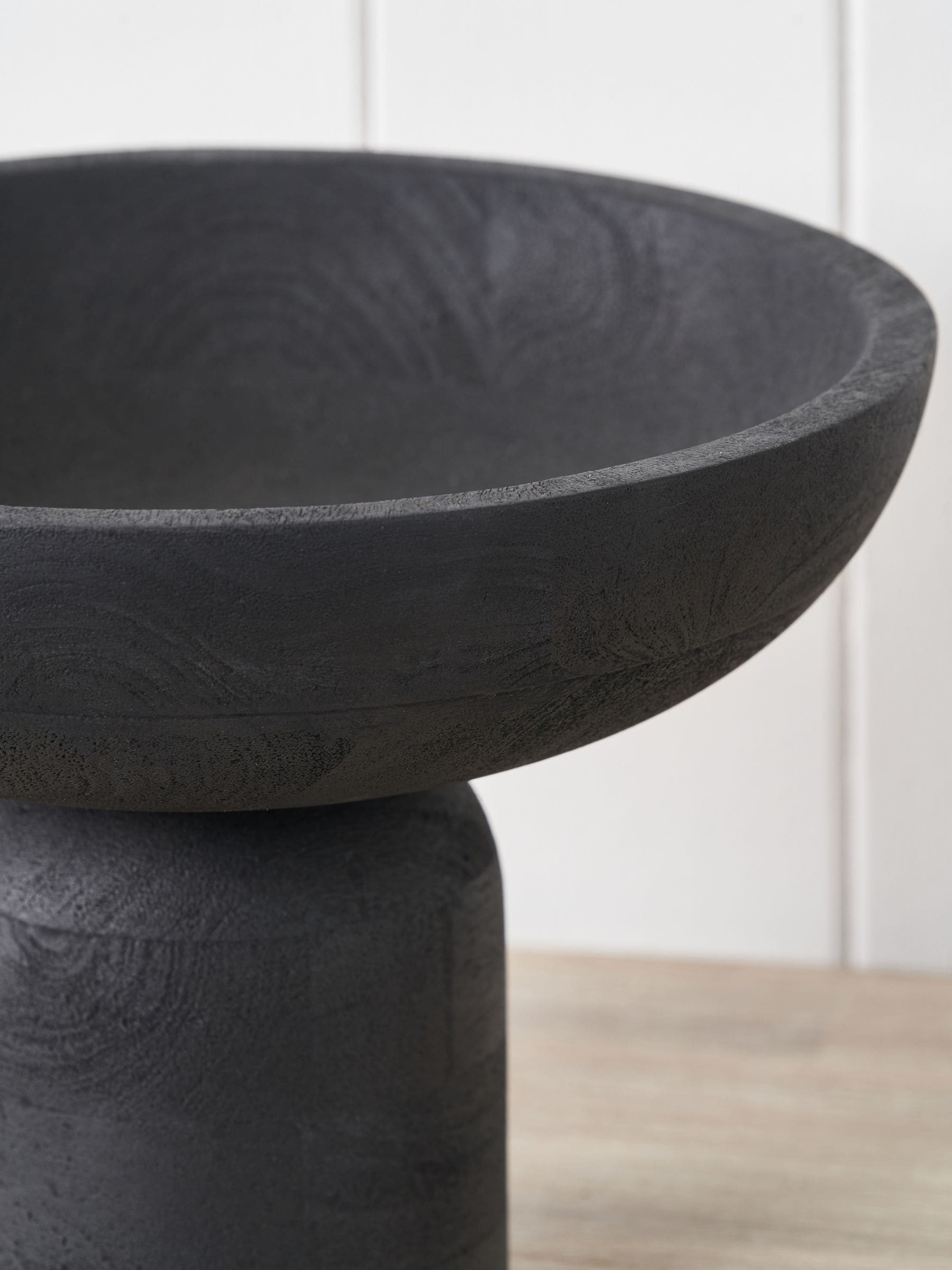 Mango wood bowl with raised base (British brand)