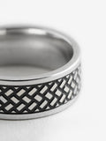 Stainless steel plait ring in silver tone (British brand)