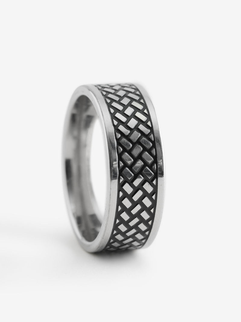 Stainless steel plait ring in silver tone (British brand)