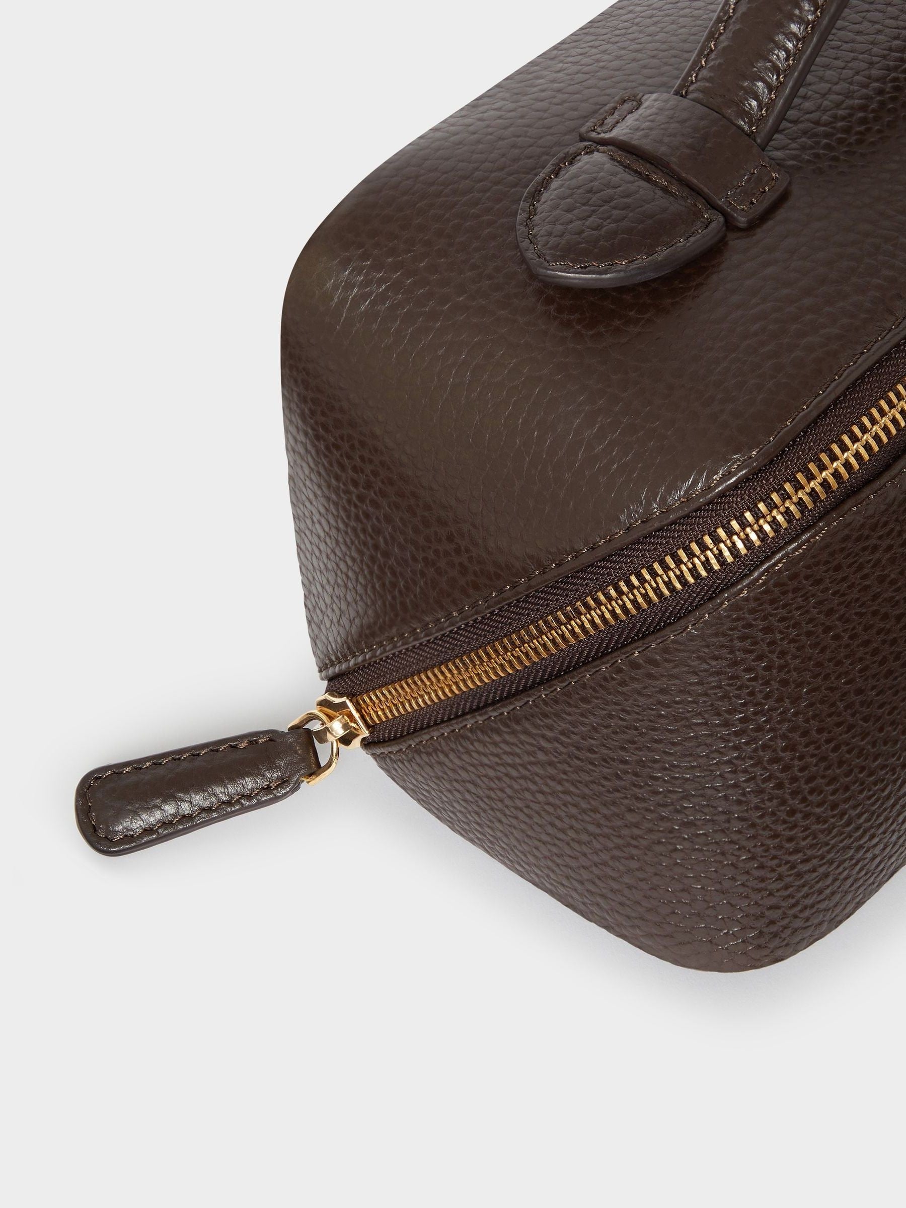 Osprey London The Jet Set brown leather washbag, UK version