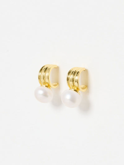 Boucles d'oreilles créoles larges plaquées or, à texture côtelée et perles d'eau douce