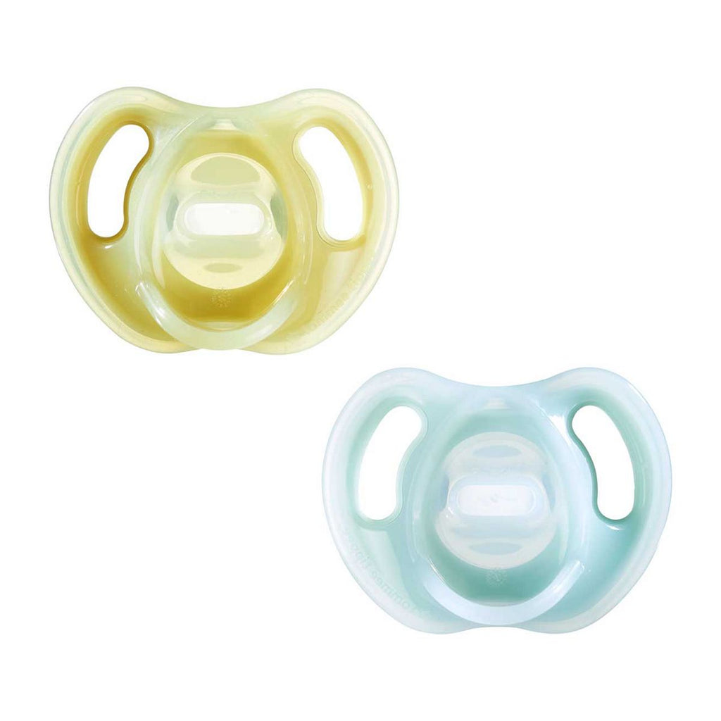 Tommee Tippee Ultra-Light Silicone Soother, Symmetrical Orthodontic Design, BPA-Free, Inc Steriliser Box, 6-18m, 2 Dummies