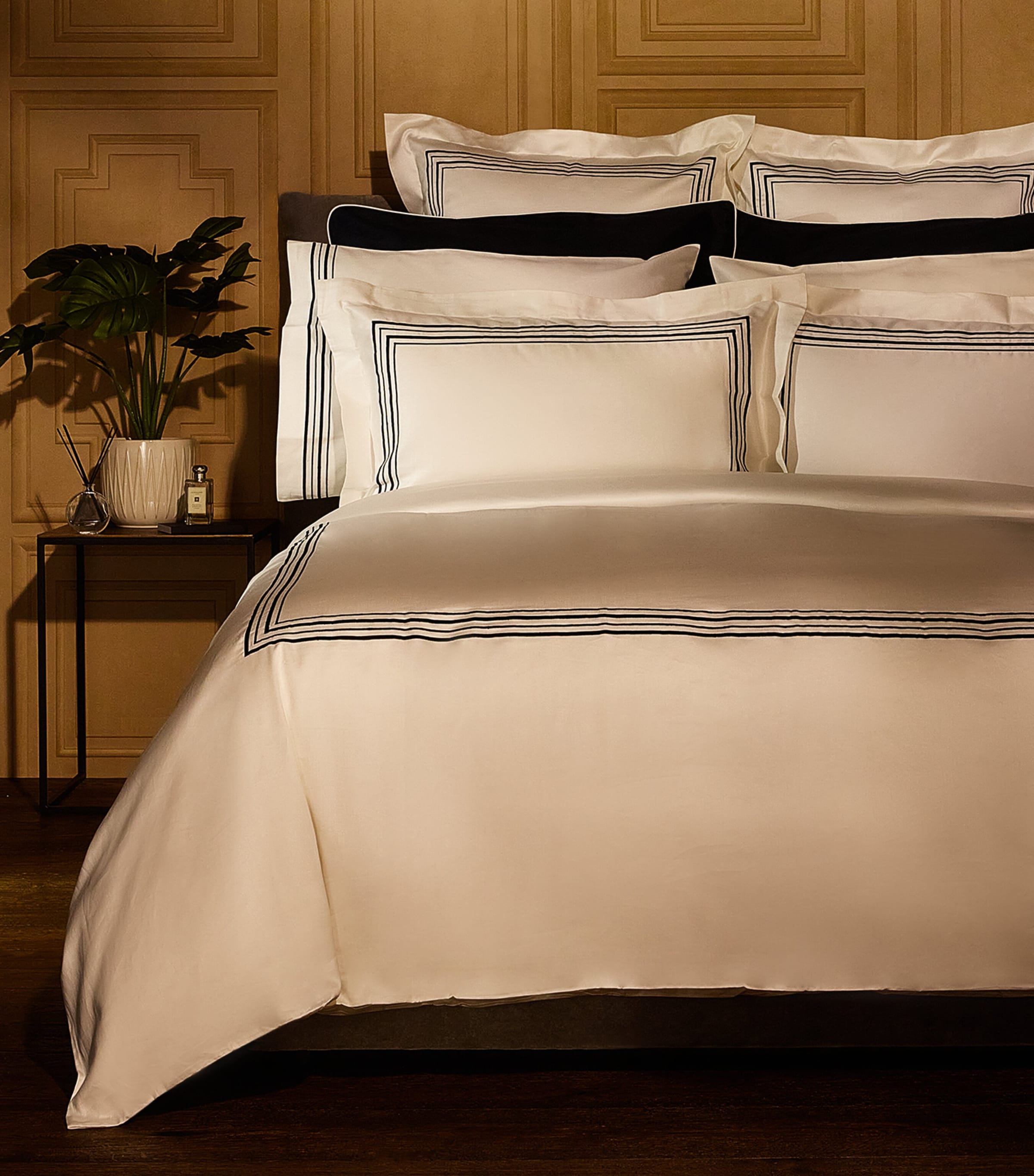 Harrods Mayfair King duvet cover and pillowcase set, UK version