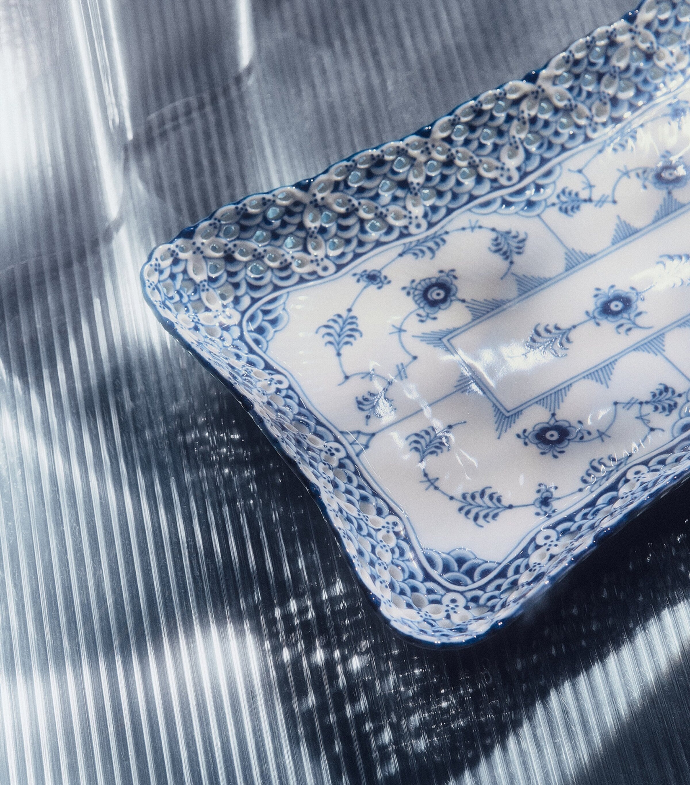 Royal Copenhagen Blue Fluted dish 23cm, imported from the UK