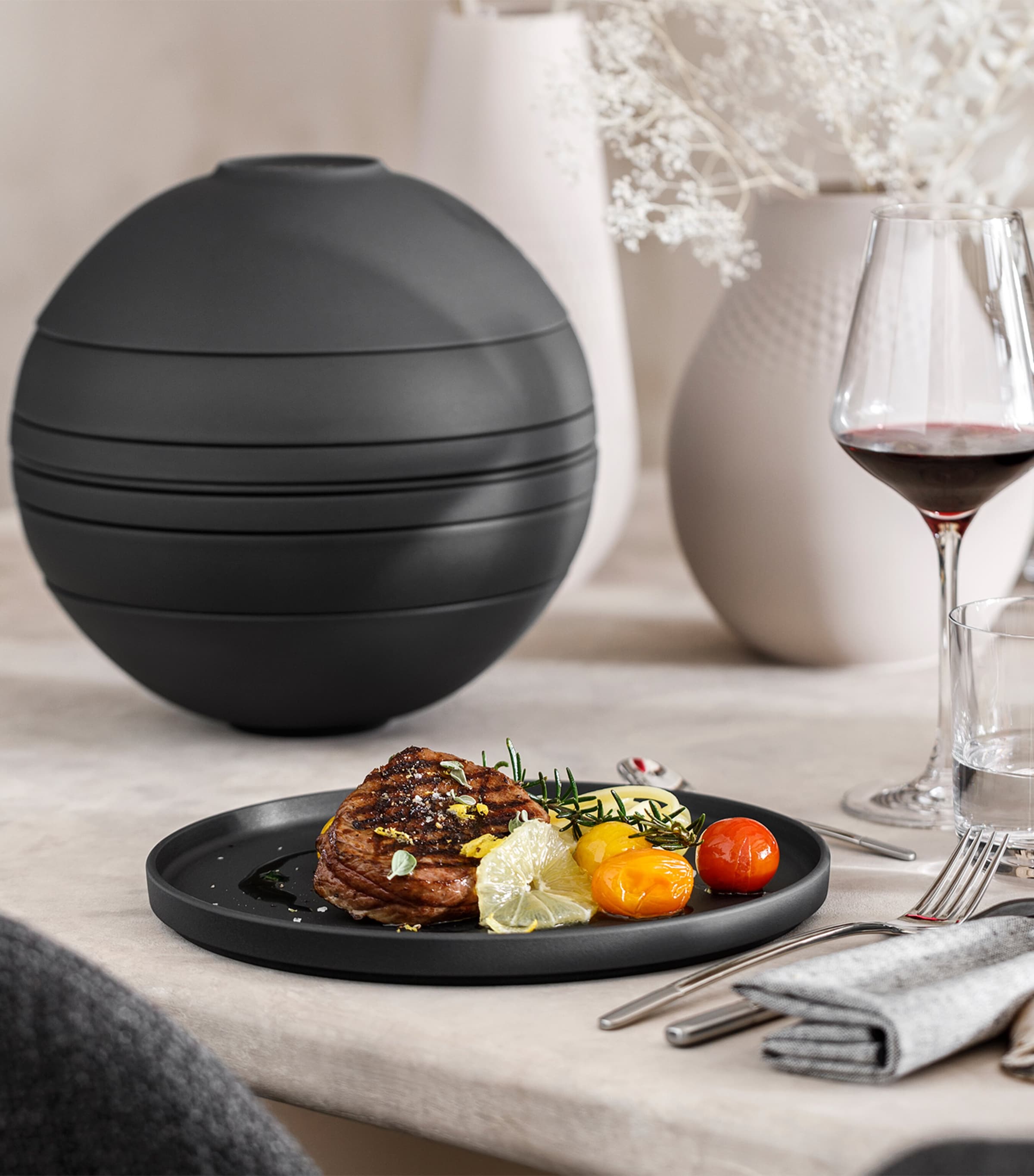 Villeroy & Boch Iconic La Boule porcelain dinner set (British brand)