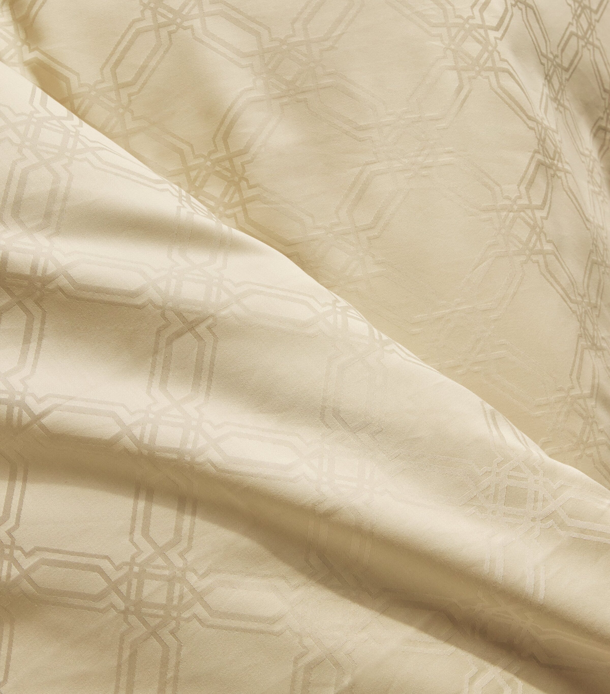 Harrods of London Halsey Super King duvet cover set in Egyptian cotton and silk, Jacquard design, UK version