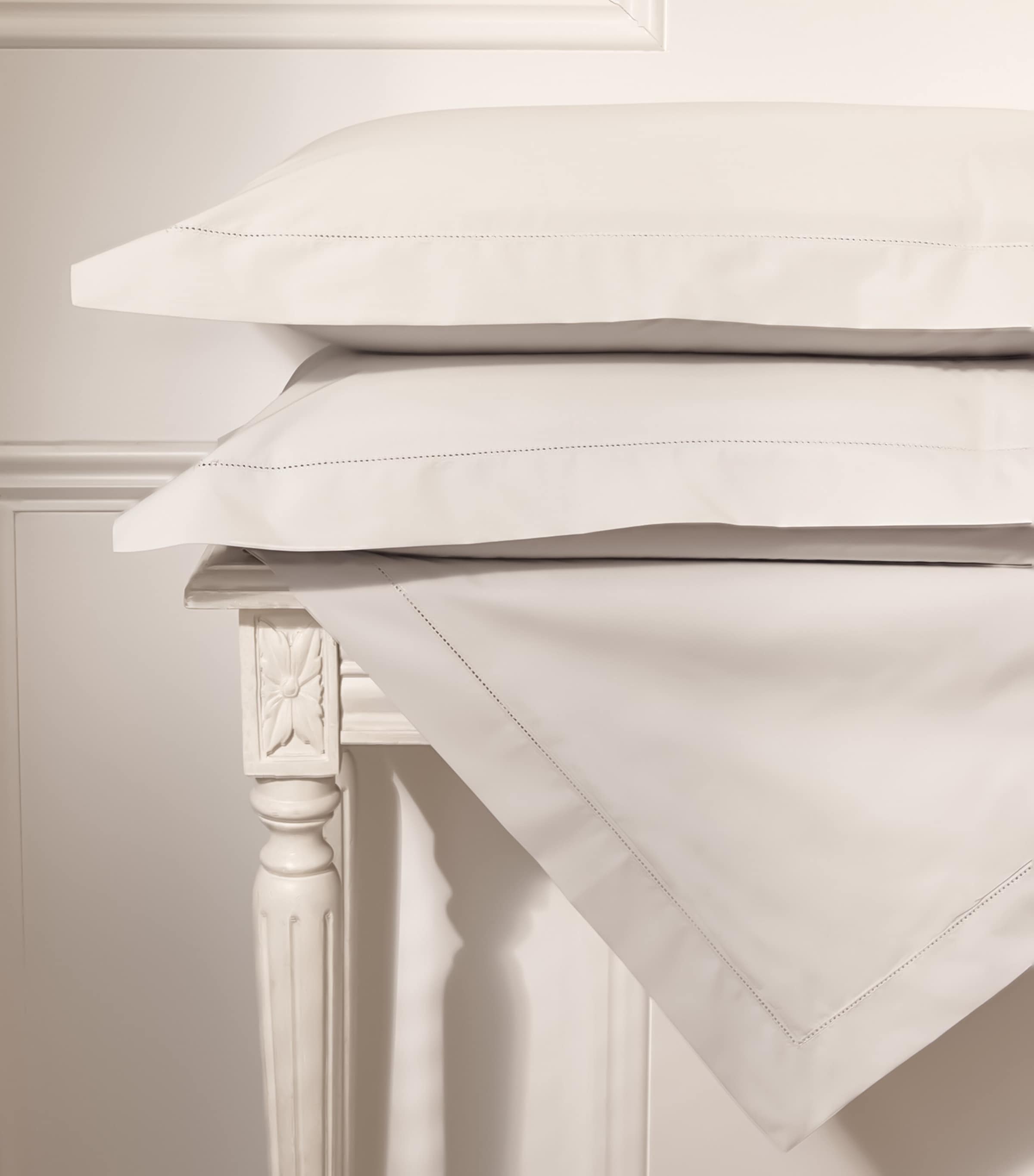 Harrods of London Cadogan Emperor fitted sheet 215cm x 215cm, UK version