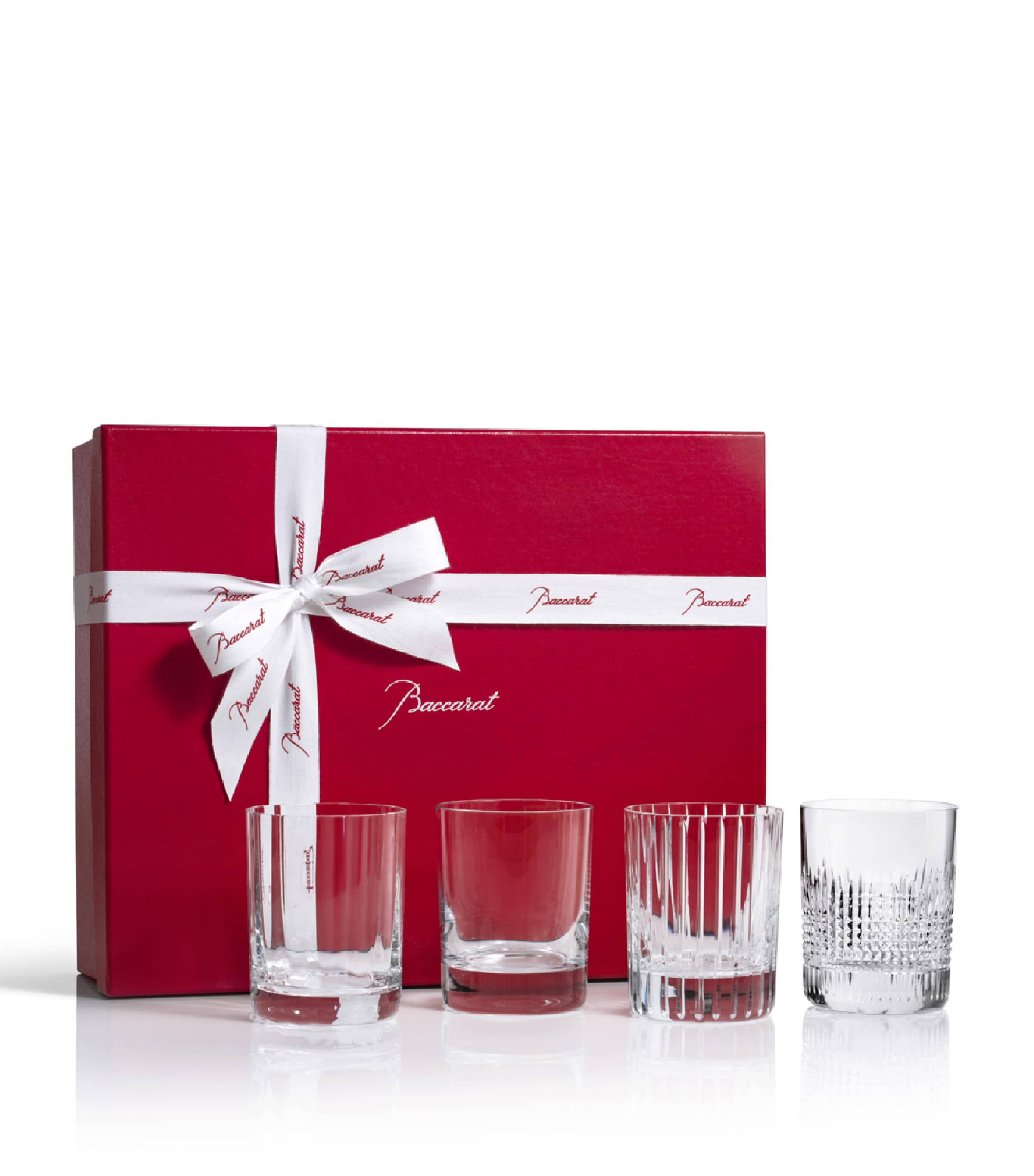 Baccarat set of four whisky tumblers with engraved patterns - British product