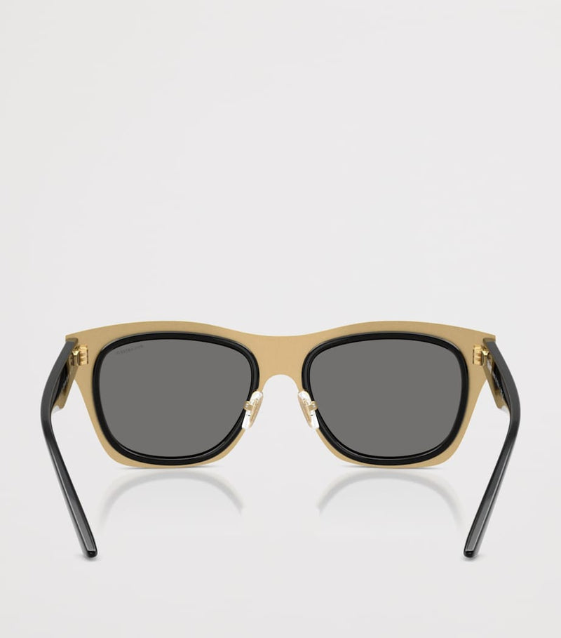 Lunettes de soleil Versace Square Medusa monture en métal doré, version UK