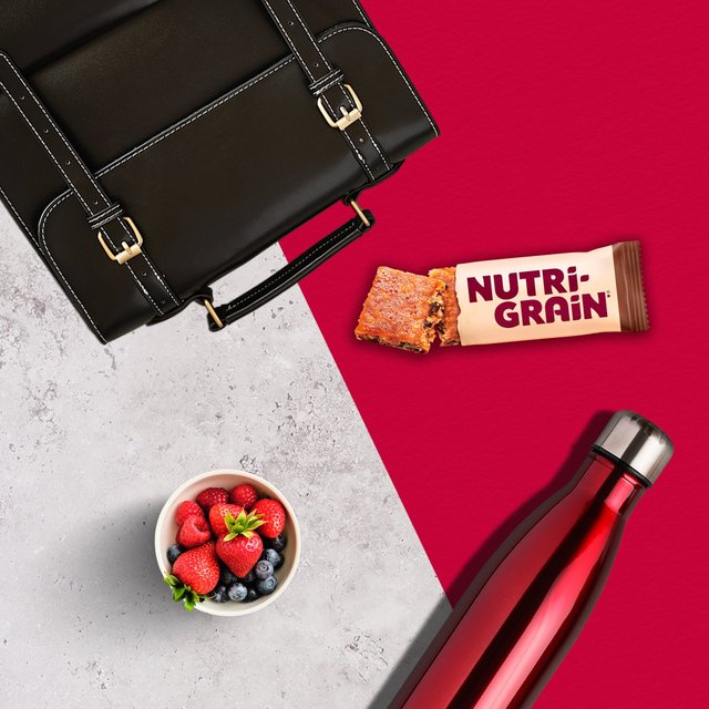 Kellogg's Nutri Grain Elevenses Chocolate Chip Bakes   6 per pack Crisps, Nuts & Snacking Fruit M&S   