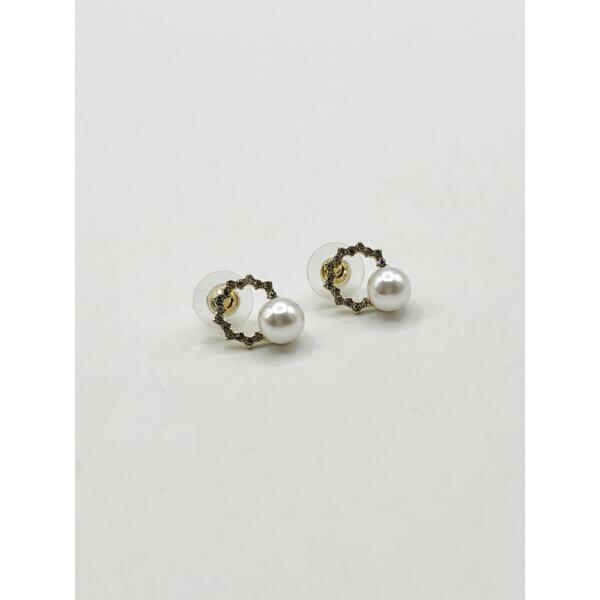 SVNX pearl stud earring on diamante wreath gold - British product
