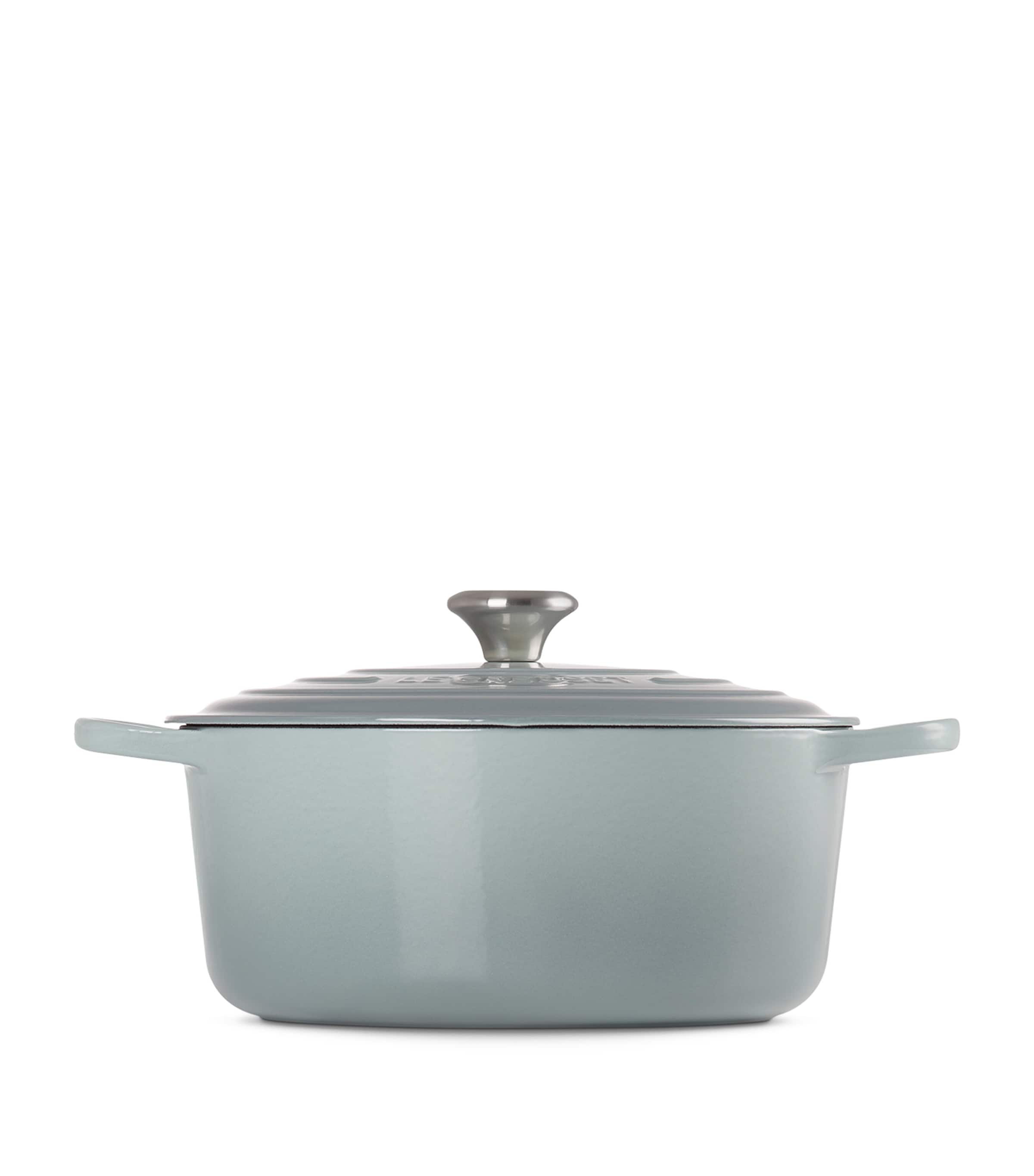Le Creuset cast iron round casserole dish 28cm, UK version
