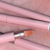 AOU retractable lip brush with flat design - British product