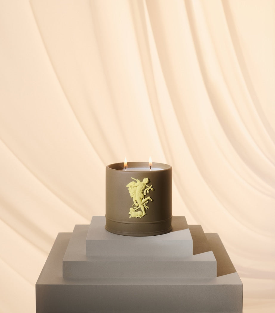 Wedgwood Bacchus Vigour candle 540g - British product