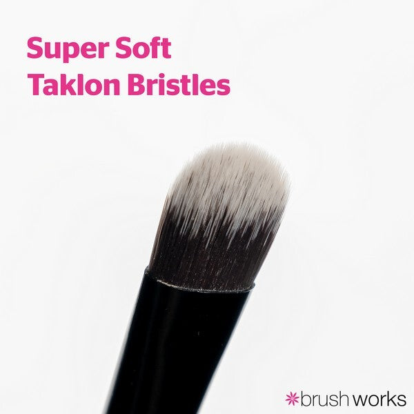 Brushworks No. 18 flat eye brush with taklon bristles - British product