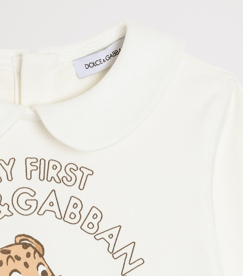 طقم Dolce&Gabbana Kids قطعة واحدة وقبعة ومريلة 0-24 شهرًا، النسخة البريطانية