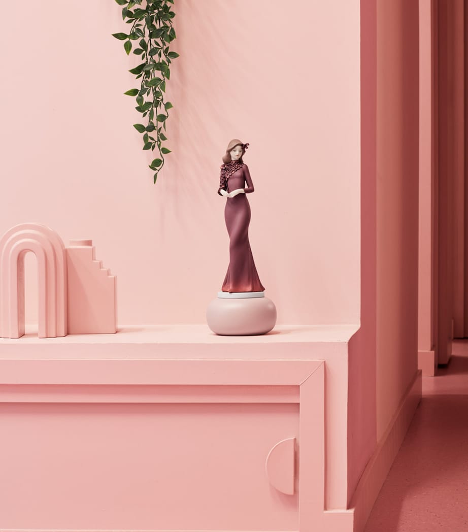 Lladró porcelain figurine Haute Allure Timeless Style H38cm, UK version